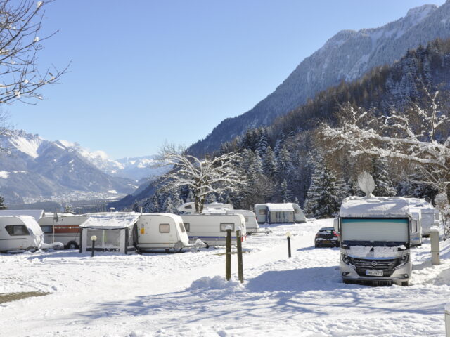 ADAC Tipps: So wird Wintercamping zum Erlebnis / Ausprobieren: Mietmobile für die kalte Jahreszeit reservieren