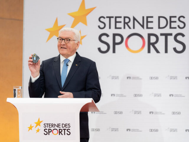 Ministerpräsident Dr. Reiner Haseloff und Sportministerin Dr. Tamara Zieschang gratulieren dem Trendsportverein congrav new sports e. V. aus Halle (Saale)