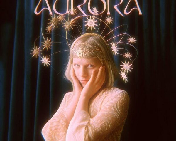 AURORA und ihre neue Single “A Dangerous Thing”