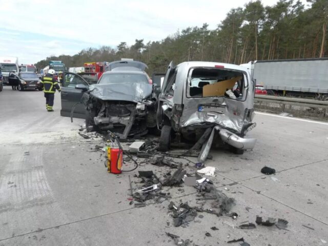 Heute auf der A 2: Auffahrunfälle am Stauende