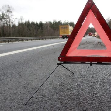 Heute auf der A 14: Sattelzug kommt von Fahrbahn ab – Fahrer leicht verletzt