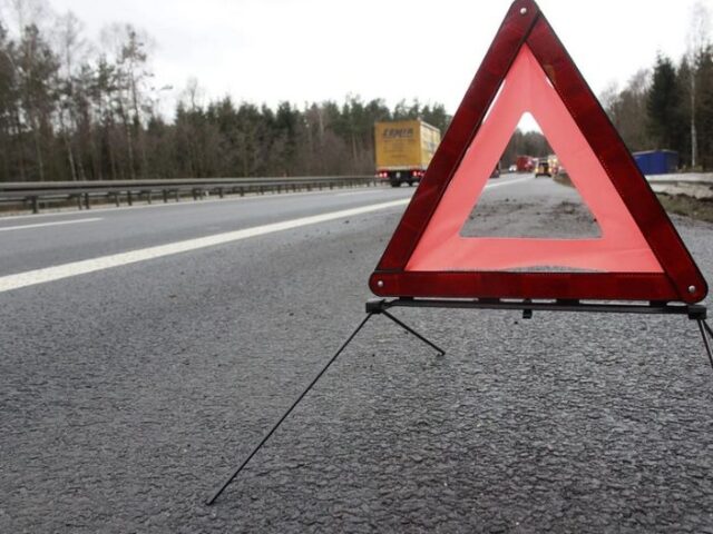 Heute auf der A 14: Sattelzug kommt von Fahrbahn ab – Fahrer leicht verletzt