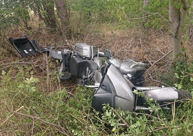 Motorradfahrer kommt von Straße ab und wird schwer verletzt