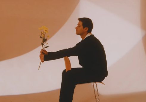 Alec Benjamin mit neuer Single „Paper Crown“