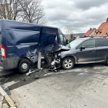 Unfall nach Vorfahrtsverstoß – zwei verletzte Personen