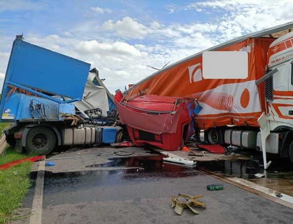 Schwerer LKW-Unfall Sorgt Für Stau Auf A2 – Presseportal Magdeburg