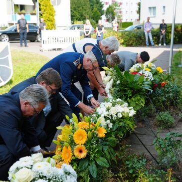 Widerstand im Nationalsozialismus: Magdeburger Gedenkfeier mit Blumen und Reden