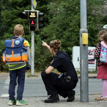 Aktion Sicherer Schulweg: Verstärkte Kontrollen der Polizei vor den Schulen des Landes