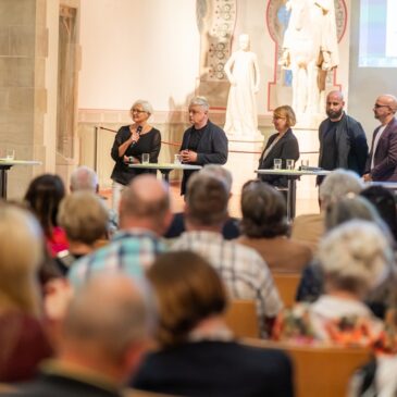 Volles Haus bei Veranstaltung zu Baugebundener Glaskunst in Magdeburg / Ein Erfolg für das kulturelle Erbe der Stadt