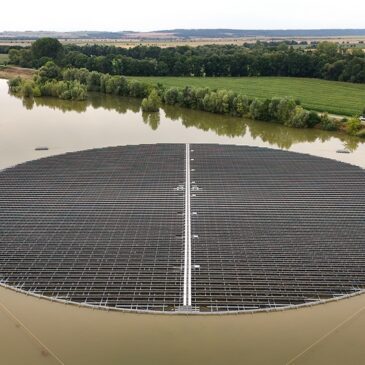 In Sachsen-Anhalt schwimmt Deutschlands erste nachgeführte Photovoltaikanlage