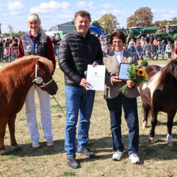 Minister Sven Schulze würdigt Verdienste in der Tierzucht