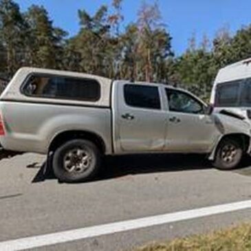 Auffahrunfall B107: Autofahrer kracht in Wohnmobil