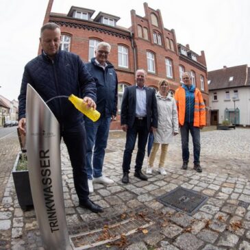 Frisches Wasser auf Knopfdruck: Haldensleben hat jetzt einen Trinkbrunnen