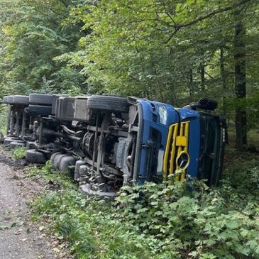 LKW-Fahrer unter Alkoholeinfluss kommt von der Fahrbahn ab