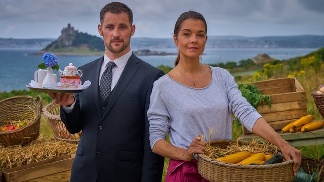 Aus der Herzkino-Reihe Rosamunde Pilcher: Verliebt in einen Butler (ZDF 20:15 – 21:45 Uhr)