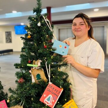 Kinderaugen zum Leuchten bringen: Helios Bördeklinik erfüllt Kindern ihren Herzenswunsch mit dem „Wunschweihnachtsbaum“