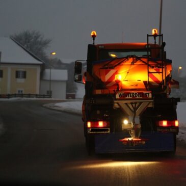 Vorbereitungen für den Winterdienst beendet /  Anliegerpflichten bei Eis und Schnee