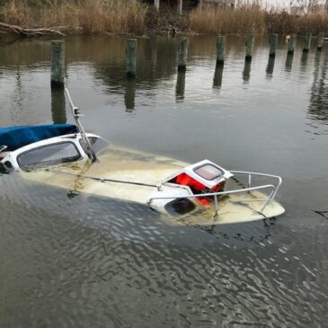 Wasserschutzpolizeirevier: Gesunkenes Sportboot in der „Zollelbe“