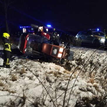 Betrunkener Traktorfahrer landet im Straßengraben