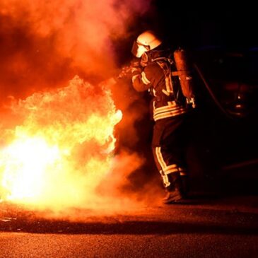 Feuerwehr im Einsatz: Brennende Mülltonnen im Kannenstieg und der Neustadt