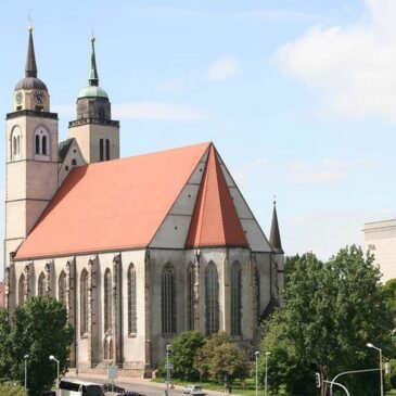 Magdeburger Puppentheater und Domchor erinnern an die Befreiung von Auschwitz vor 80 Jahren