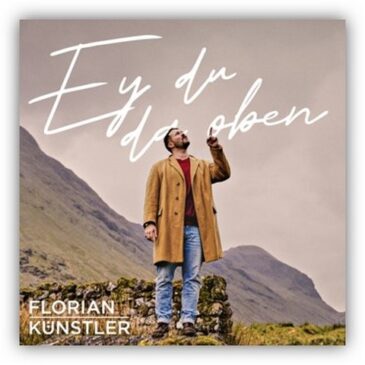 FLORIAN KÜNSTLER veröffentlicht seine neue Single „Ey du da oben“ / Das offizielle Musikvideo feiert heute um 14 Uhr Premiere