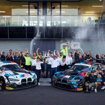 Triumph und Jubel in Bathurst: Team WRT feiert mit dem BMW M4 GT3 einen eindrucksvollen Zweifachsieg